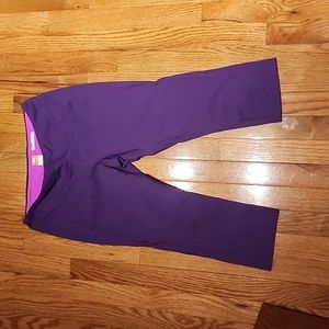 Lucy purple cropped leggings size large